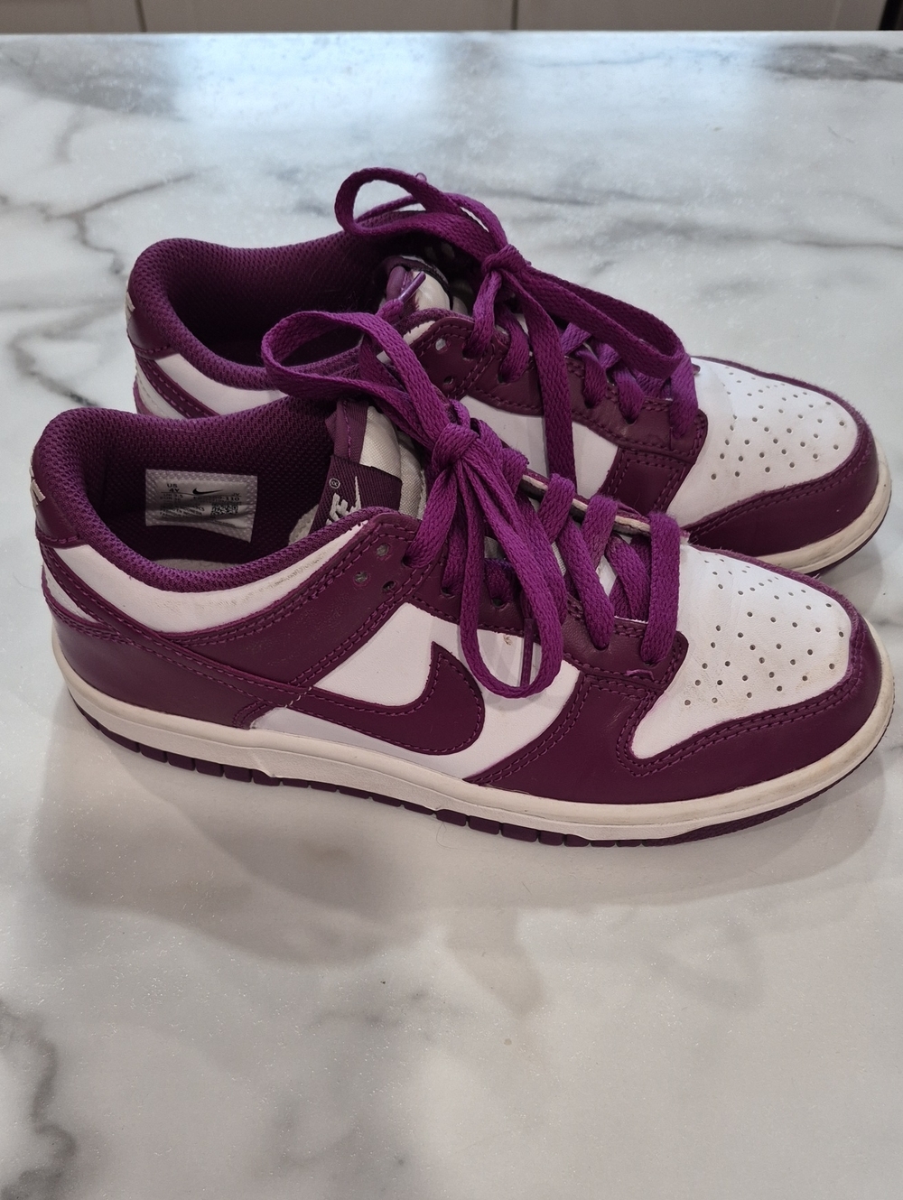 Nike Kids Low-Top Sneakers in Purple and White